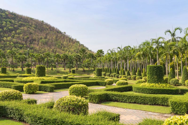 Seasonal Topiary Image 3